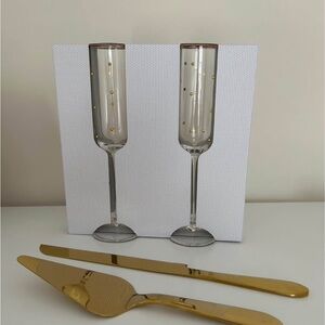NWT Gold Polka Dot Champagne Flutes Set and Cake Cutting Set